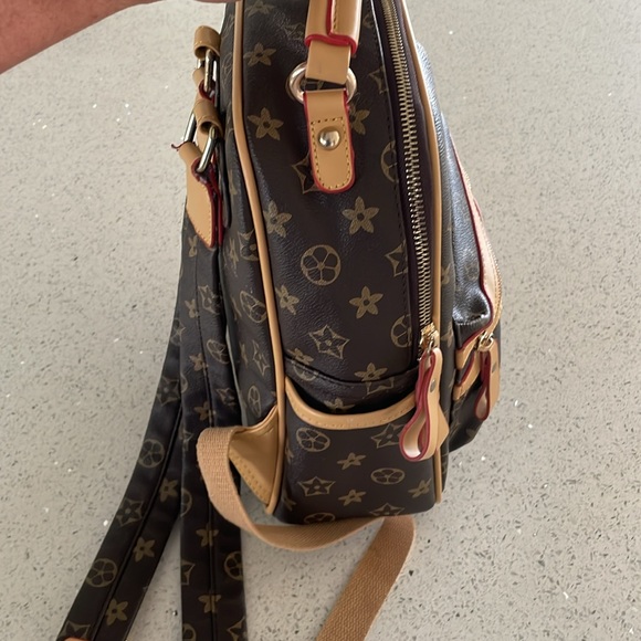 Designer look alike back pack - Picture 4 of 13